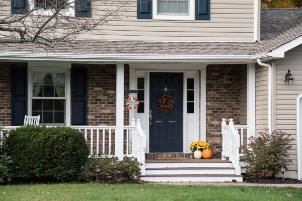 Cost of Front Deck Construction in Castle Rock